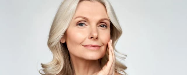 Jaki podkład do cery dojrzałej? Odkryj najlepsze rozwiązania na zmarszczki Jaki podkład do cery dojrzałej? Odkryj najlepsze rozwiązania na zmarszczki