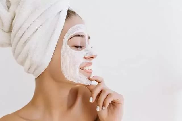 Jak używać peeling enzymatyczny, aby uniknąć podrażnień skóry? Jak używać peeling enzymatyczny, aby uniknąć podrażnień skóry?