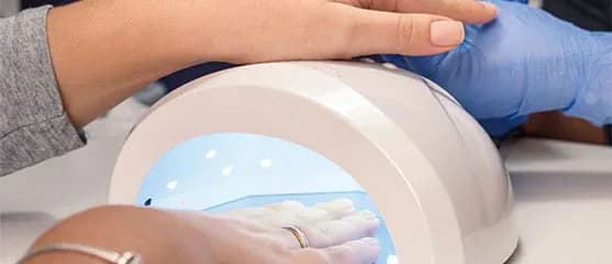 Jakie lampy do manicure hybrydowego wybierać, by uniknąć problemów? Jakie lampy do manicure hybrydowego wybierać, by uniknąć problemów?