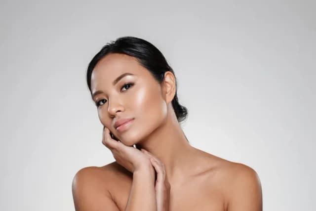 Jak rozświetlić cerę – skuteczne sposoby na promienny wygląd skóry Jak rozświetlić cerę – skuteczne sposoby na promienny wygląd skóry