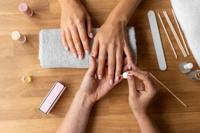 Jak często robić manicure, aby uniknąć zniszczenia paznokci? Jak często robić manicure, aby uniknąć zniszczenia paznokci?