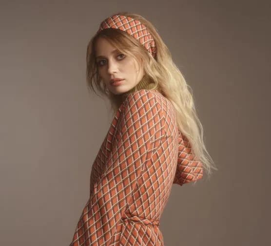 Fryzury lata 50 jak zrobić – proste sposoby na stylowe uczesania Fryzury lata 50 jak zrobić – proste sposoby na stylowe uczesania