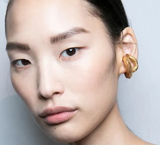 Porcelanowa cera co to znaczy i jak ją osiągnąć w pielęgnacji Porcelanowa cera co to znaczy i jak ją osiągnąć w pielęgnacji