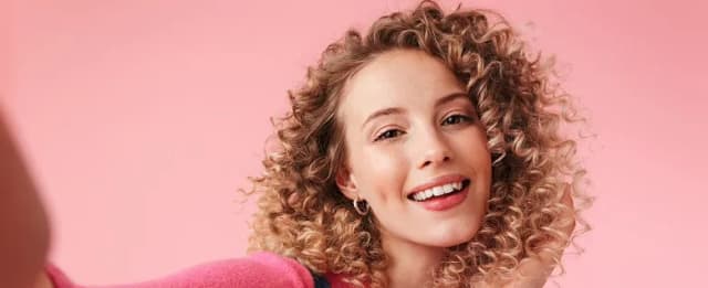 Fryzury dla bardzo cienkich włosów, które dodadzą objętości i stylu Fryzury dla bardzo cienkich włosów, które dodadzą objętości i stylu