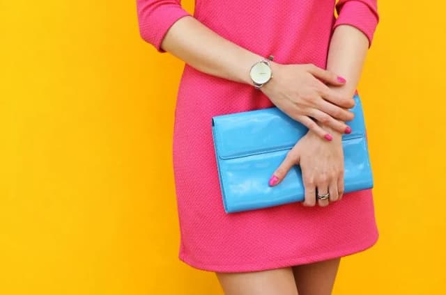 Jakie paznokcie do malinowej sukienki? Odkryj idealne kolory! Jakie paznokcie do malinowej sukienki? Odkryj idealne kolory!